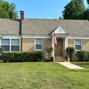 https://calypso-pensacola-in-east-hill-neighborhood.hotels-destin.com